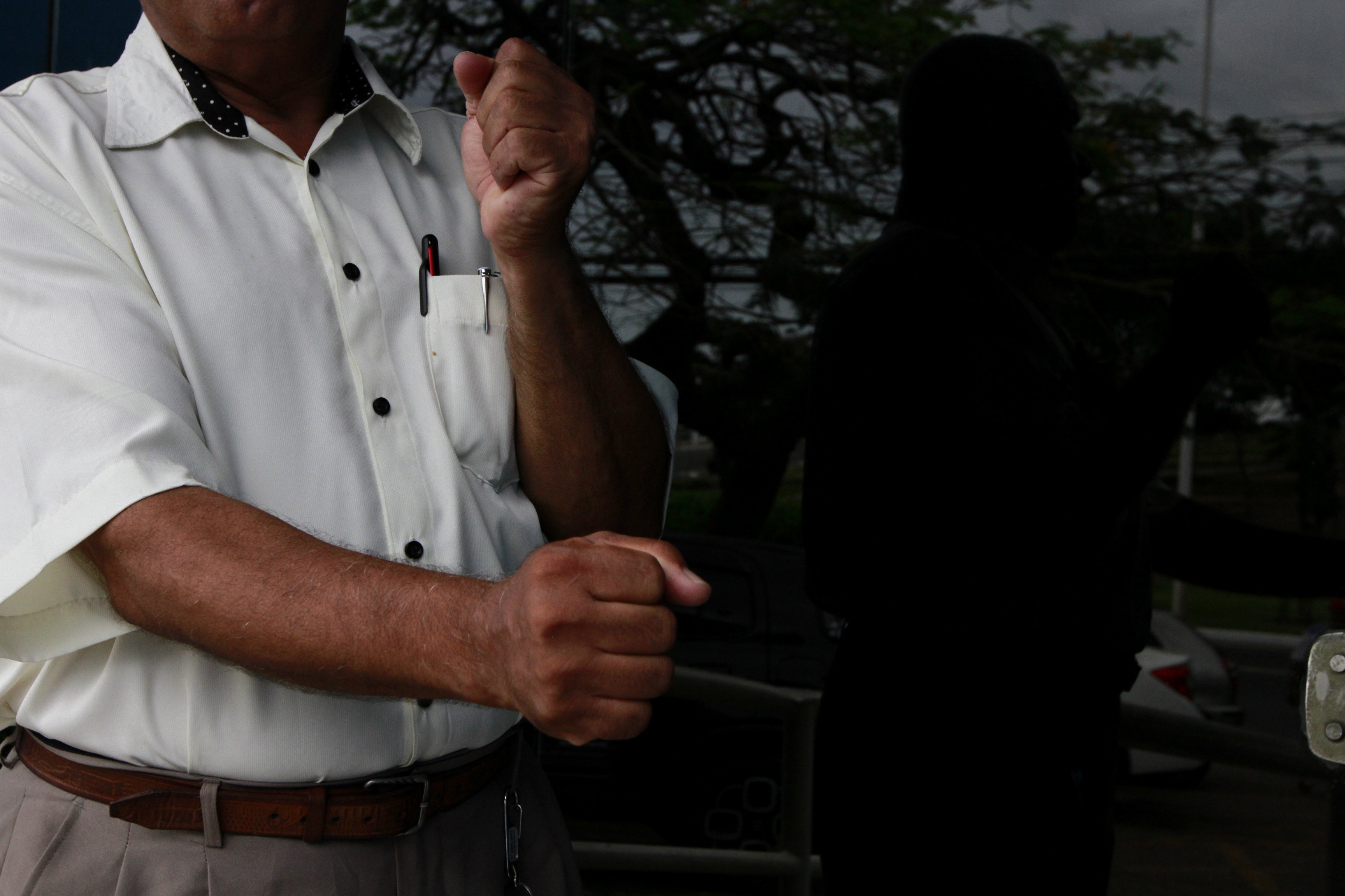 Pescador ficou com arma apontada para o rosto e foi obrigado a entregar celular, relógio e R$ 300 aos bandidos. (Foto: Kadidja Fernandes/AT)