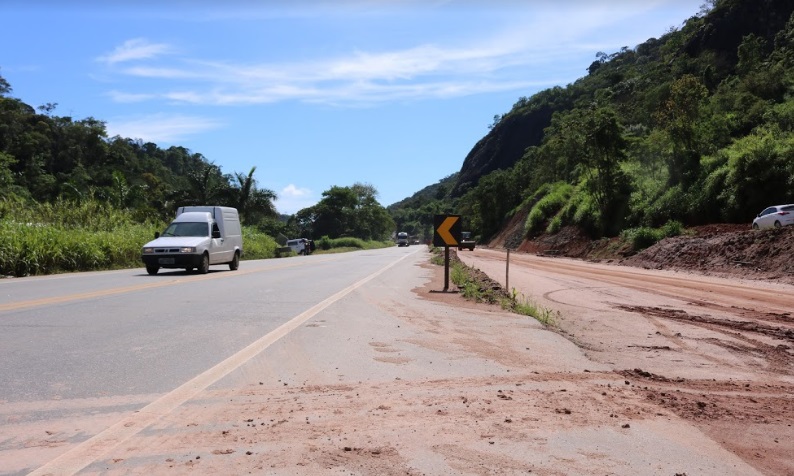 Trecho da duplicação da BR-262, entre os quilômetros 49,38 e 56,66 (Foto: Sidney Dalvi)