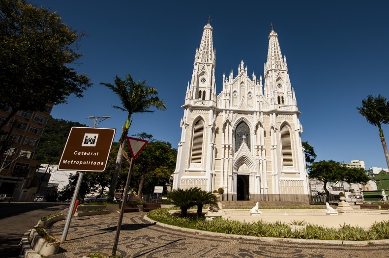 Visitantes podem contemplar a beleza e a arquitetura da Catedral Metropolitana (Foto: Diego Alves/PMV)
