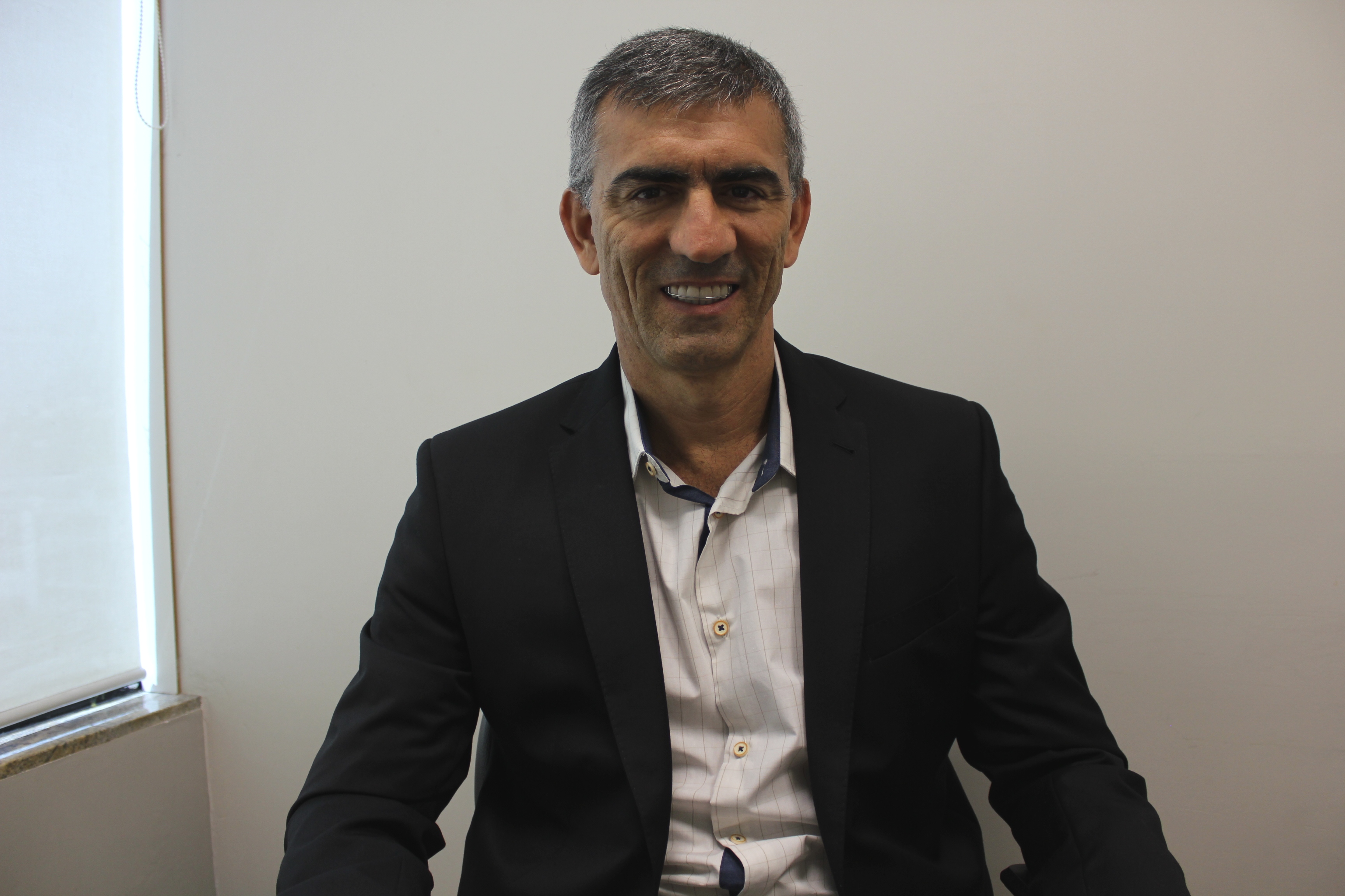 Angelo Batista é formado em Economia pela Uerj (Foto: Raphael Marques)