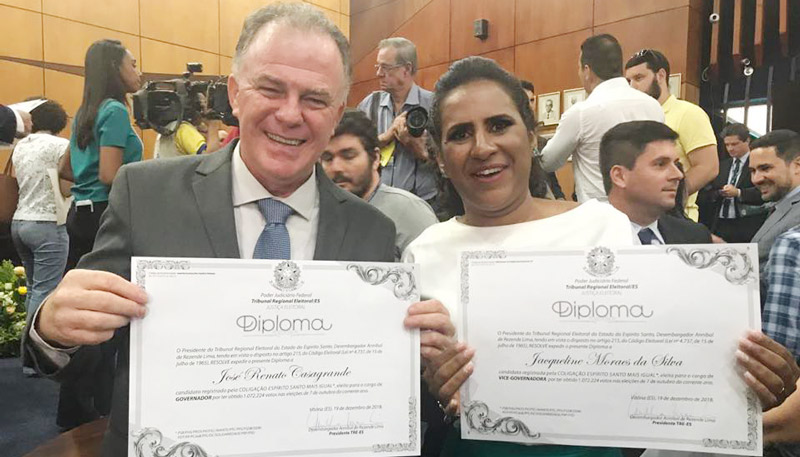 Renato Casagrande e Jaqueline Moraes foram diplomados nesta quarta-feira (Foto: Assessoria / Facebook Renato Casagrande)