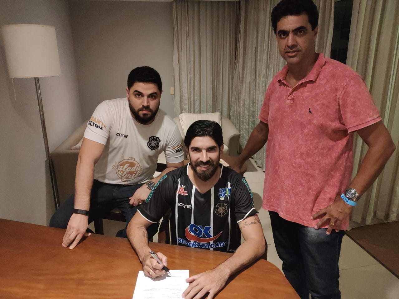 Contrato foi assinado em um hotel na Barra da Tijuca, no Rio de Janeiro (Foto: Divulgação/ Rio Branco)