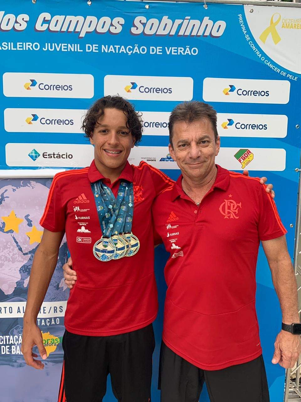 Lincoln Cunha com o técnico Alexandre Antunes. (Foto: Divulgação)