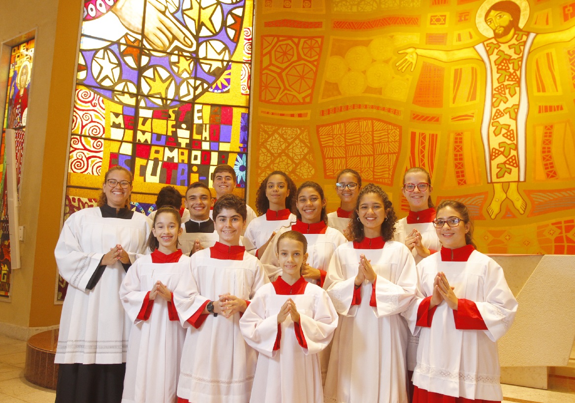 Coroinhas da Igreja Perpétuo Socorro (Foto: Thiago Coutinho/A Tribuna)