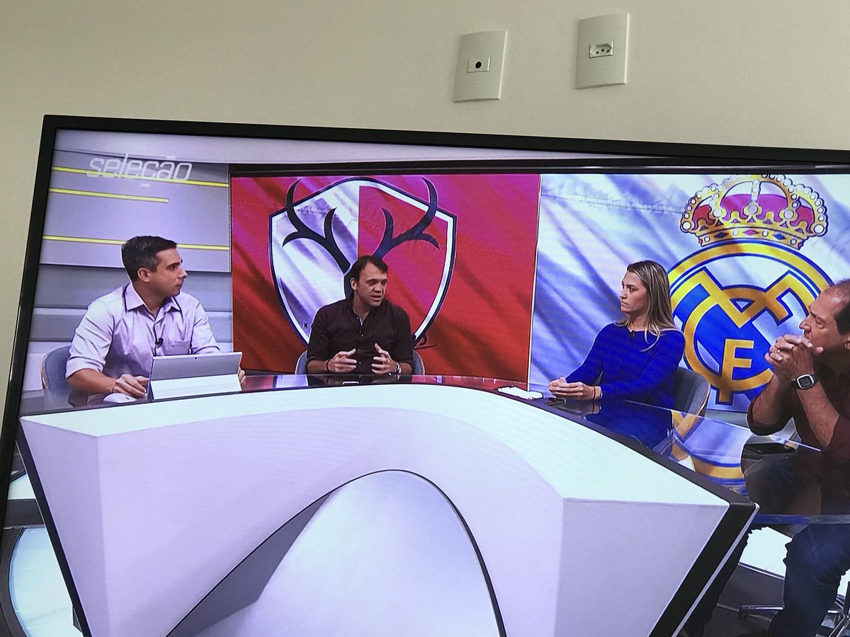 Imagem de Petckovic na mesa do programa gerou piadas nas redes sociais (Foto: Anderson Occhi / Twitter)