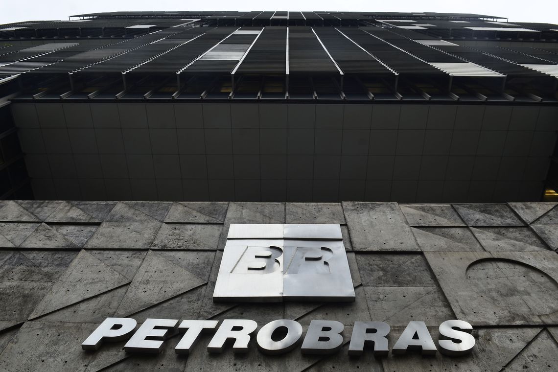 A produção e venda de gasolina da Petrobras caiu com relação ao primeiro semestre do ano passado (Foto: Fernando Frazão/Agência Brasil)