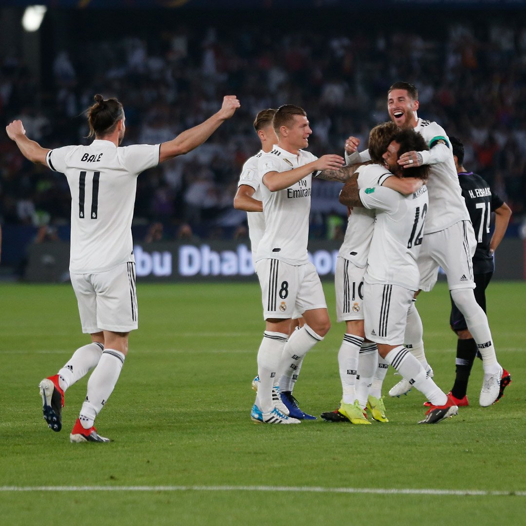 Jogadores comemoram o primeiro gol do Real Madrid, na decisão deste sábado (Foto: Twitter @realmadrid)