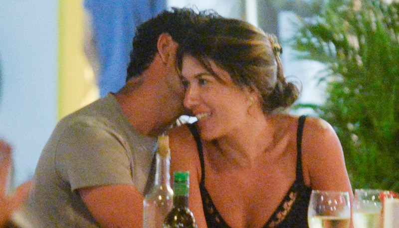 Rebeca Abravanel e Alexandre Pato foram vistos curtindo a noite em restaurante de Trancoso, na Bahia (Foto: Francisco Cepeda / AgNews )