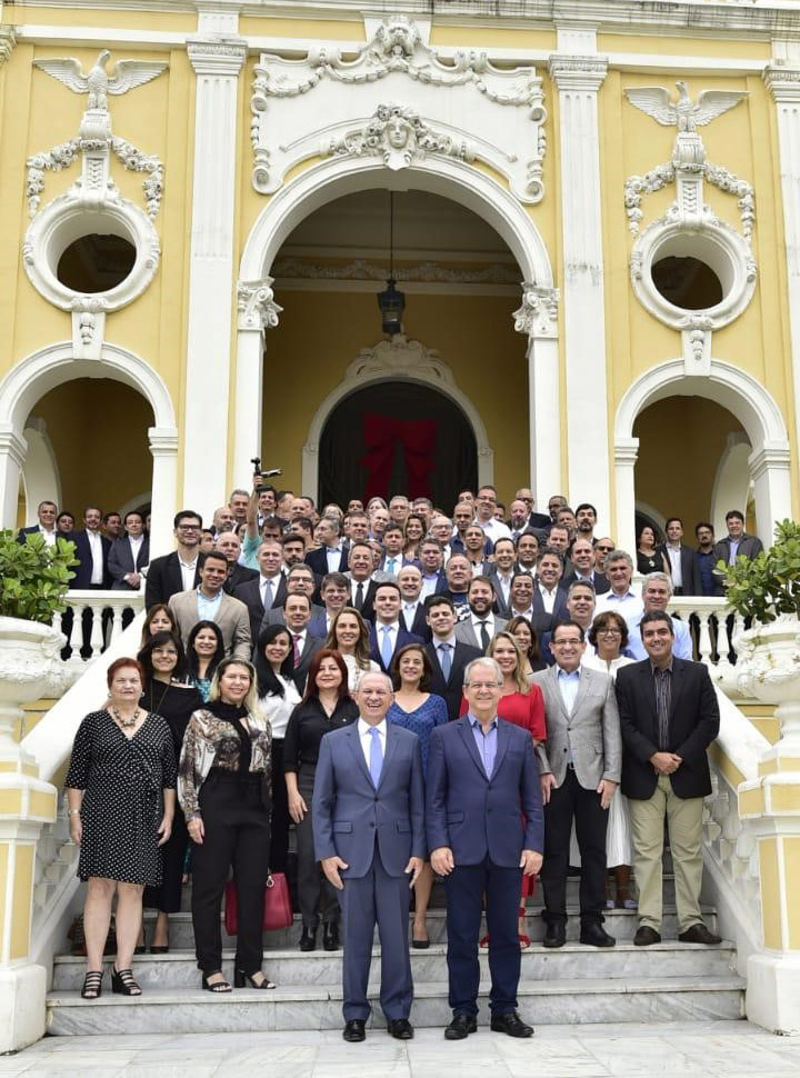 Governador, vice e a equipe do Governo do Estado (Foto: Leonardo Duarte / SECOM-ES)