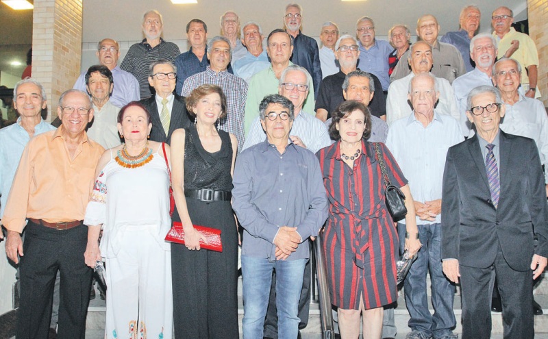 Engenheiros se reuniram em igreja e restaurante para celebrar amizade (Foto: Beto Morais/AT)