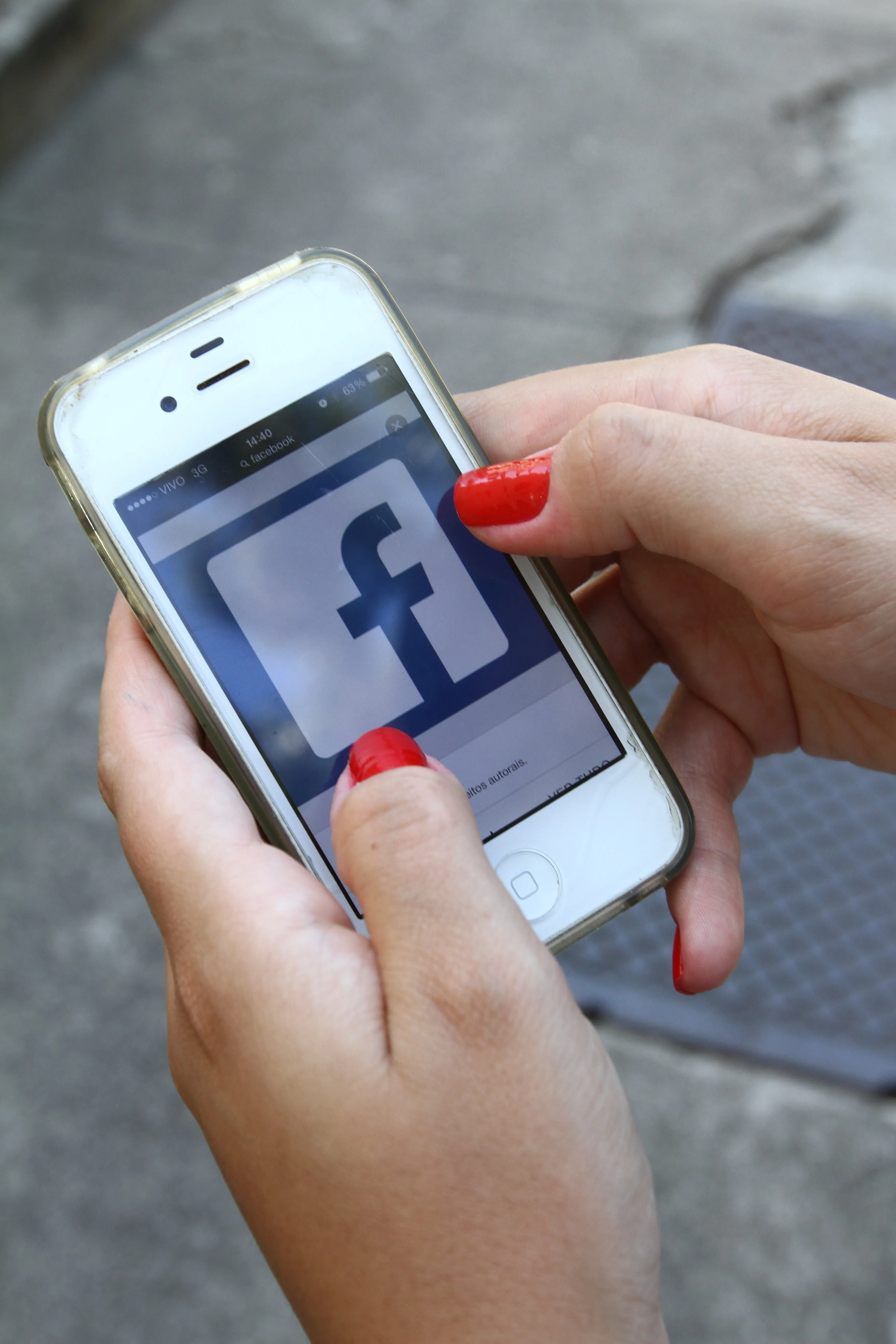 Imagem ilustrativa da imagem Facebook vai pagar R$ 5 mil  a jovem vítima de perfil falso