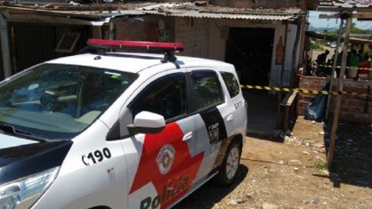 Local onde o corpo da vítima foi encontrado pelos policiais (Foto: Divulgação/Polícia Militar)