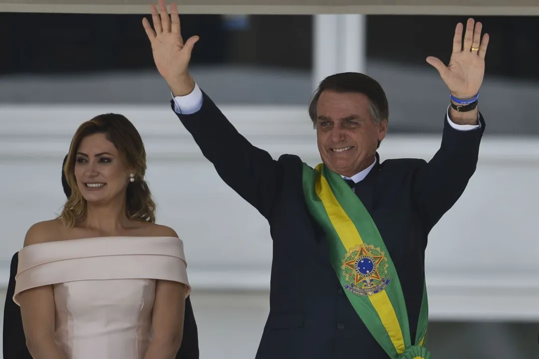 Imagem ilustrativa da imagem Michelle Bolsonaro troca silicone e faz cirurgia plástica no abdômen