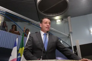 Imagem ilustrativa da imagem Luciano Rezende exonera vice-prefeito da Secretaria de Obras