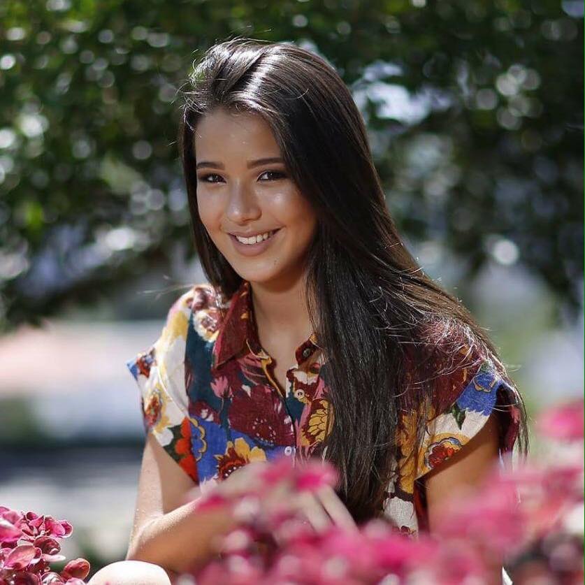 Adolescente de 17 anos estava saindo de um show (Foto: Reprodução/ Facebook )