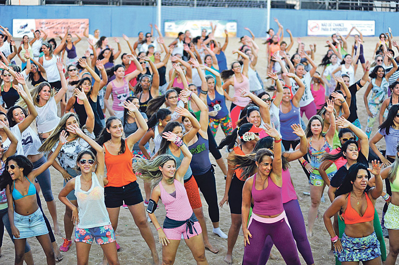 Aula de zumba em várias praias (Foto: Arquivo / AT)