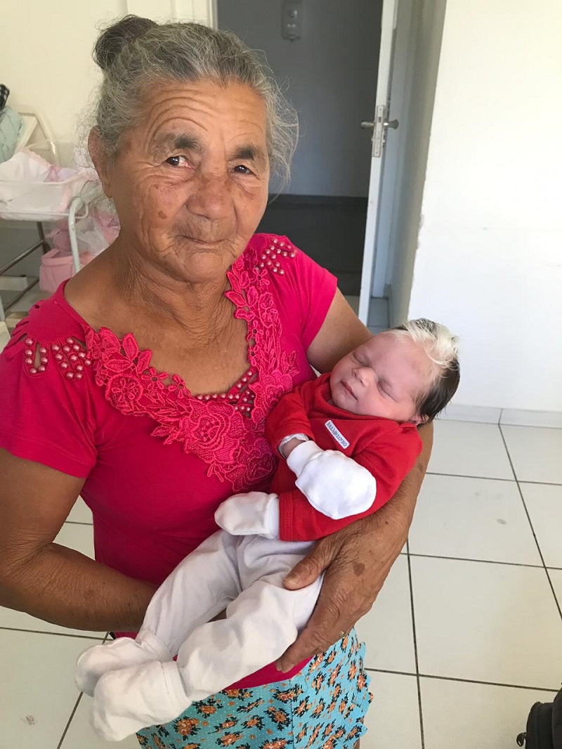 Hellen com a bisavó Maria (Foto: Acervo pessoal)