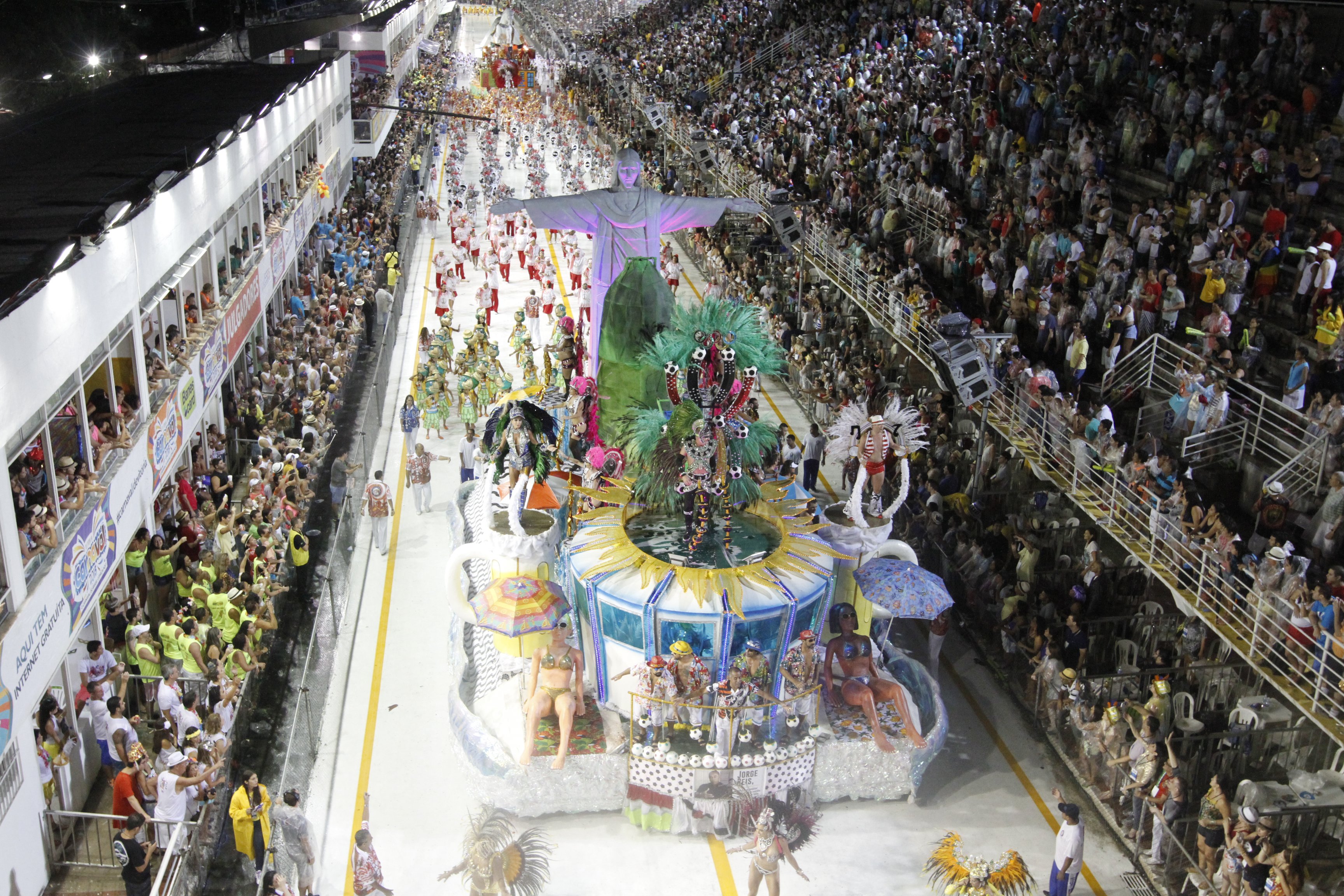 Escola desfila no Sambão: este ano serão três dias de apresentações, com 19 agremiações. (Foto: Fábio Nunes/Arquivo AT 07/02/15)