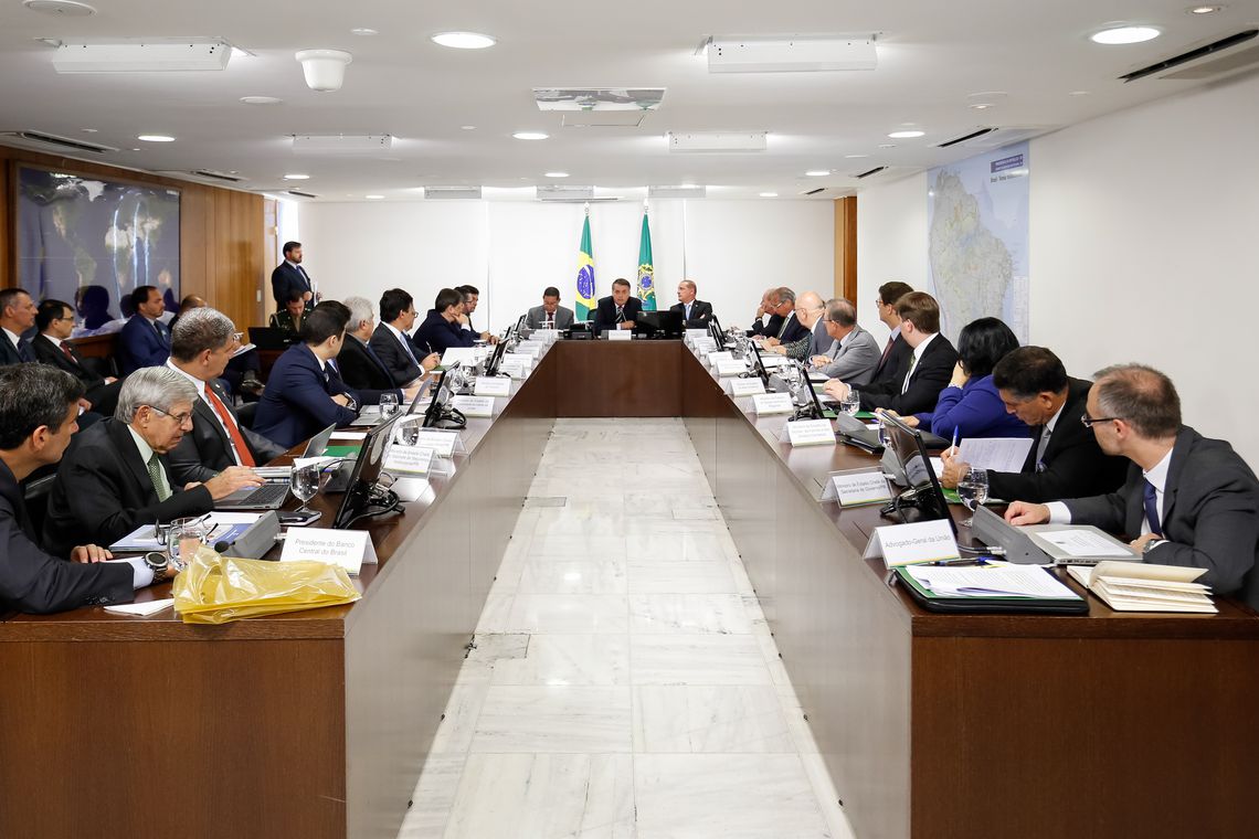 Cerimônia de assinatura do decreto contou com a presença de ministros. (Foto: Alan Santos/ Agência Brasil)