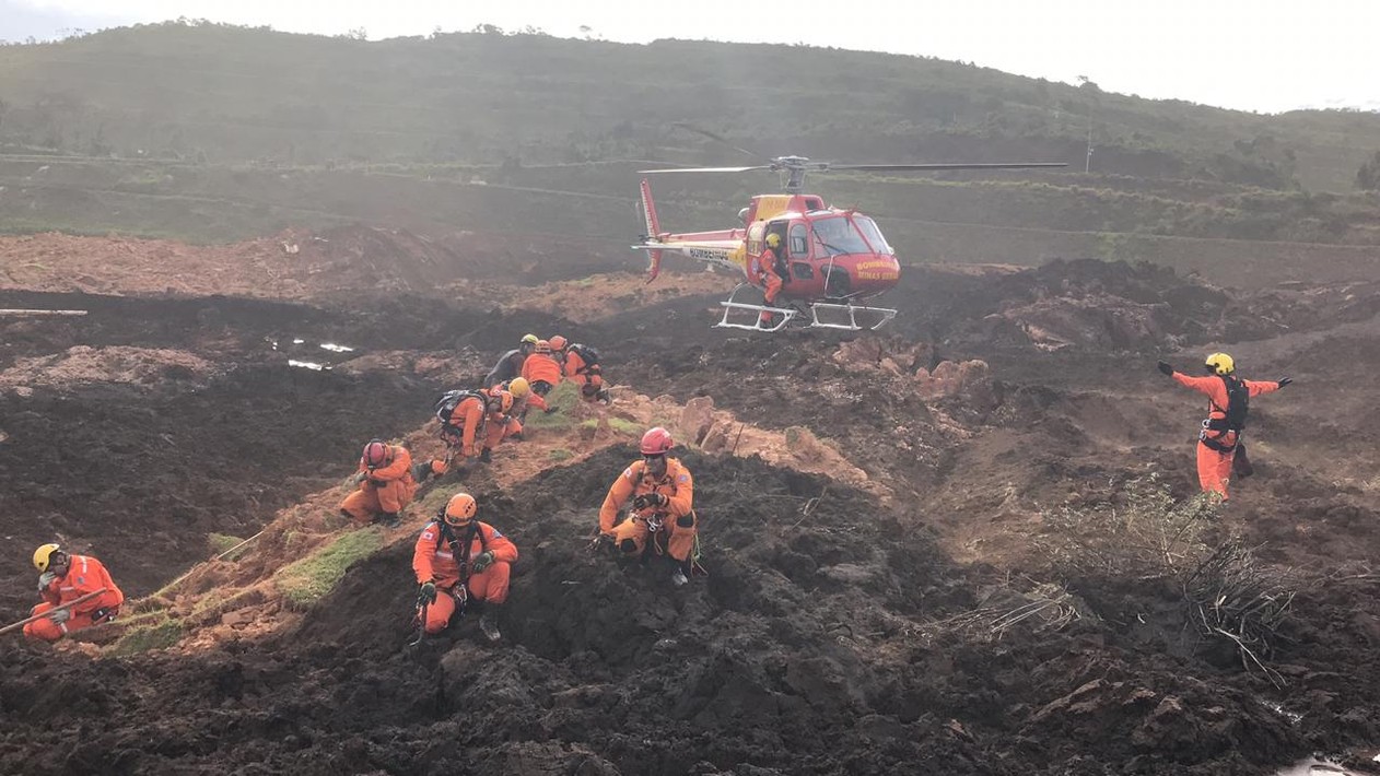 Bombeiros trabalham nas buscas em Brumadinho (Foto: Divulgação / Corpo de Bombeiros de Minas Gerais)
