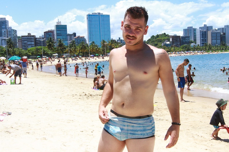 O vendedor Rômulo Calazans também aderiu à novidade (Foto: Dayana Souza/ AT/ 13/01/2019)