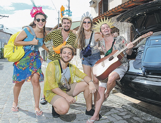Isabelle, Vitor, Stefanie, Pablo e Mariano vão curtir o Carnaval nas ruas de Belo Horizonte, em Minas Gerais (Foto: Beto Morais/AT)
