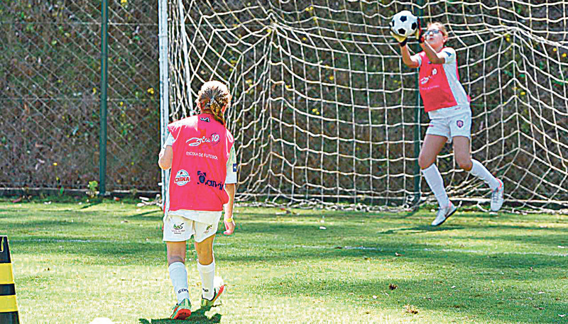 Colônia de férias da Escola de Futebol Núcleo Zico 10 de Vitória: para meninas e meninos (Foto: Divulgação)