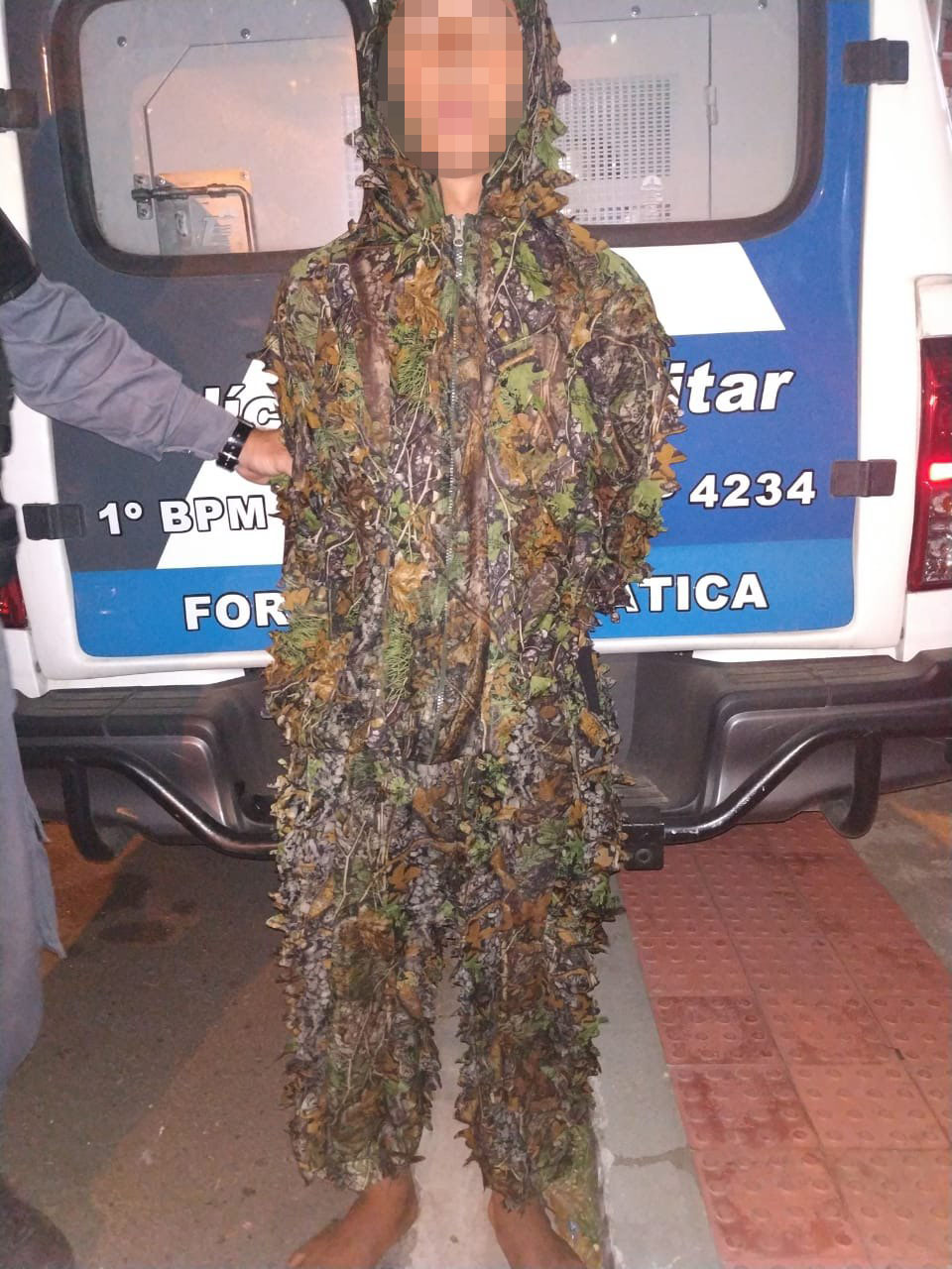 Roupa camuflada tem sido usada para ajudar na fuga (Foto: Divulgação)
