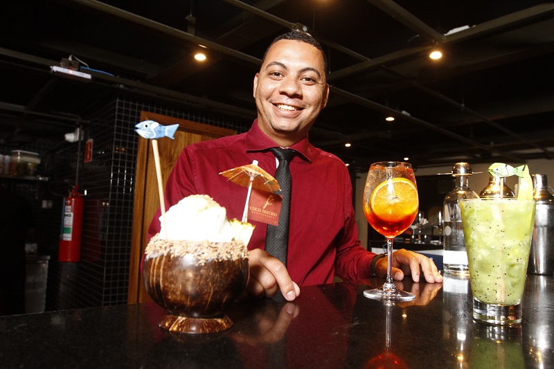 O sommelier e especialista em bebidas Fábio Vieira (Foto: Thiago Coutinho/ AT/ 10/01/19)