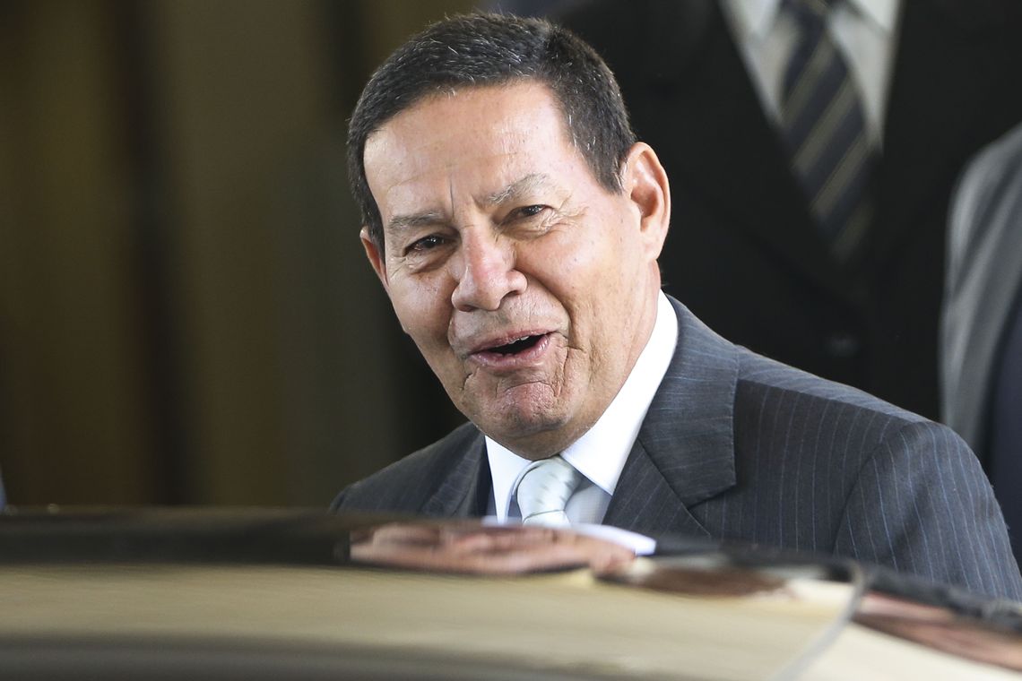 General Hamilton Mourão foi elogiado por seu comportamento calmo e firme na ajuda a construir a confiança do governo brasileiro (Foto: Marcelo Camargo/ Agência Brasil)