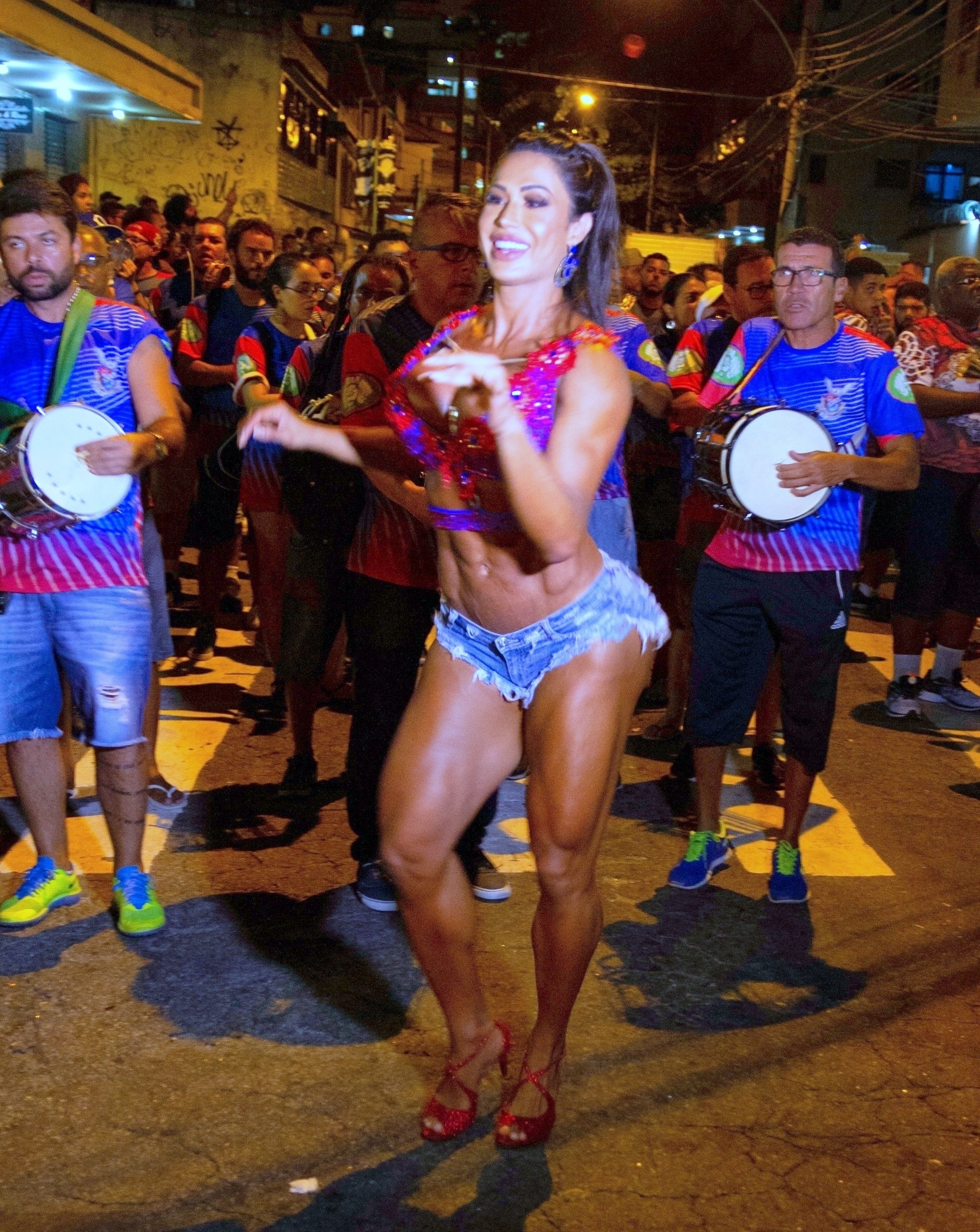 Gracyanne Barbosa é rainha de bateria da União da Ilha (Foto: Mauricio Pingo/ AgNews)