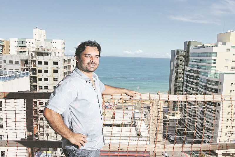 Adriano comprou um imóvel próximo a praia. (Foto: Rodrigo Gavini)