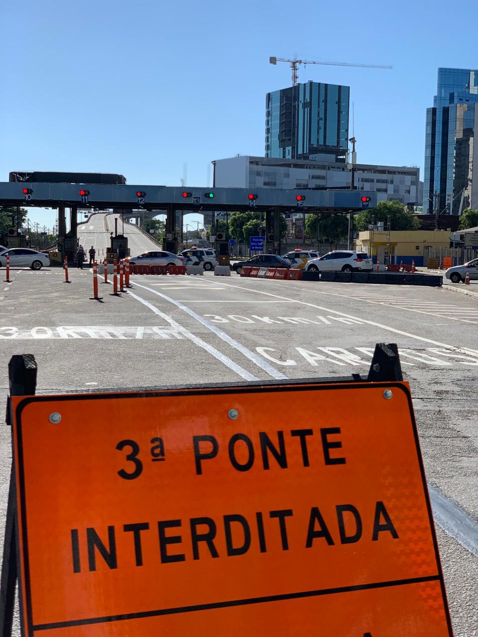 A ponte foi interditada às 8h19 desta quinta-feira (3). (Foto: Kadidja Fernandes/AT)