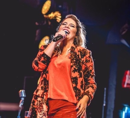 Marília Mendonça durante show (Foto: Reprodução Instagram @mariliamendoncacantora)