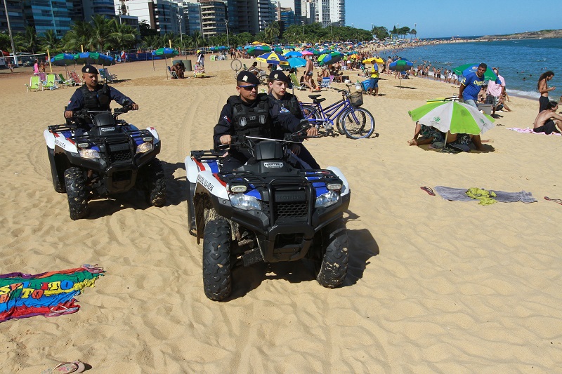 Guardas Municipais realizam, motorizados em quadriciclos, patrulhamento nas areias da Praia da Costa (Foto: Dayana Souza/ AT/ 15/01/2019)
