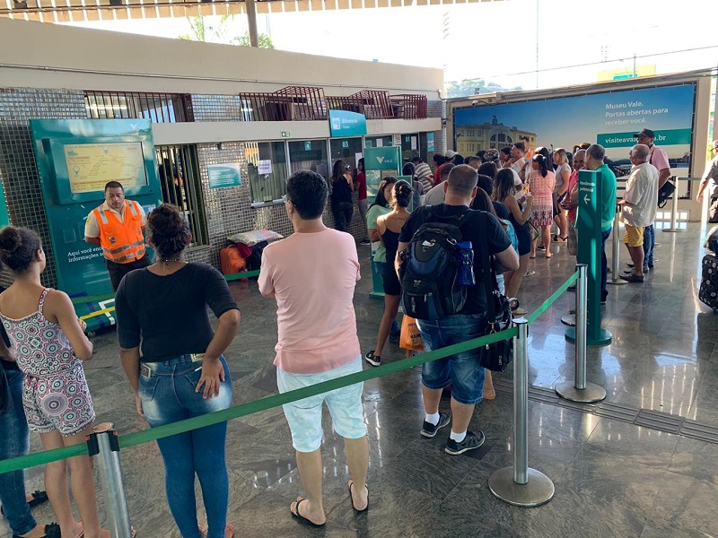 Passageiros na estação Pedro Nolasco, em Cariacica (Foto: Kadidja Fernandes/ AT/ 15/01/2019)