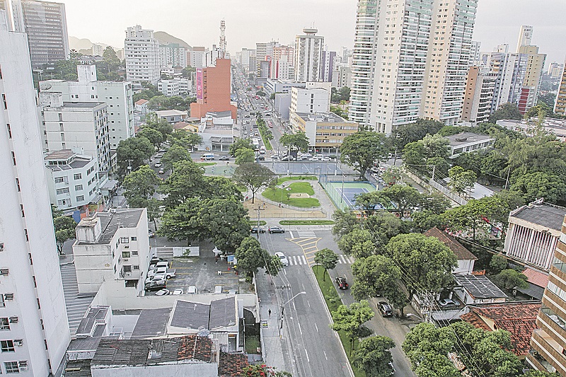 Praça do Cauê fica no meio da ligação entre a Reta da Penha e acesso à Terceira Ponte. Proposta é criar nova via (Foto: Beto Morais/ AT/ 14/06/2018)