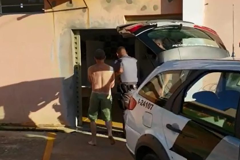 A violência foi cometida pelo próprio filho (Foto: Carioca/Notícias Policiais)