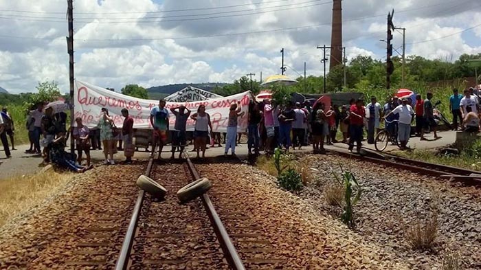 Pescadores protestaram e bloquearam ferrovia na segunda-feira (15). (Foto: Divulgação/ Prefeitura de Baixo Guandu)