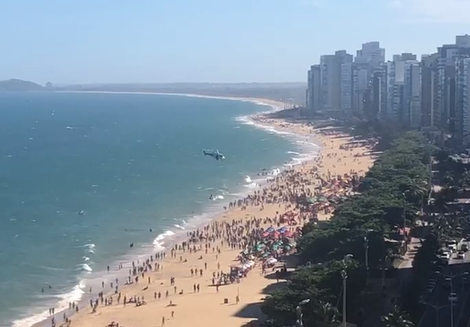 Praia de Itaparica, em Vila Velha. (Foto: Reprodução de vídeo)