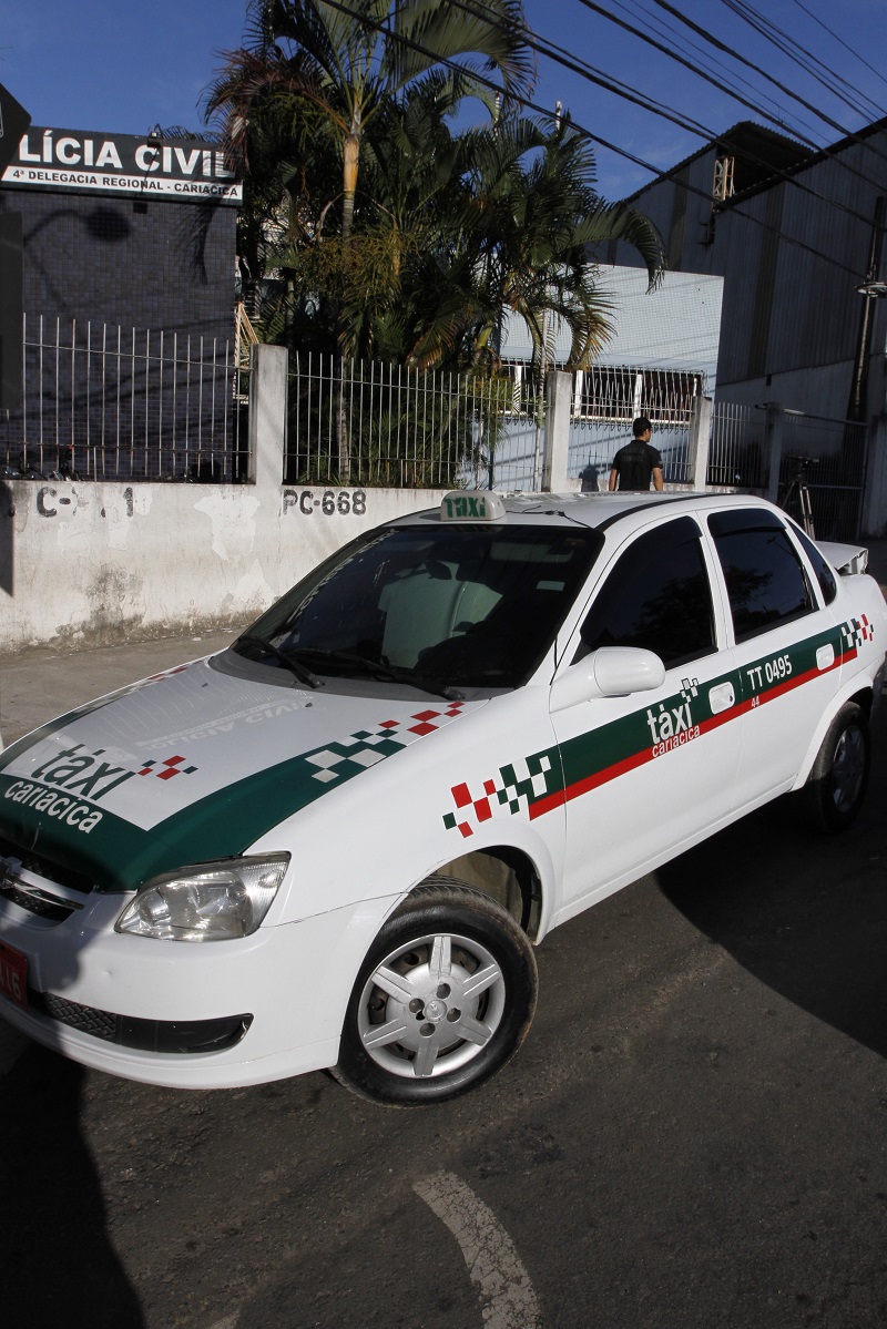 Carro do taxista rendido (Foto: Fábio Nunes/ AT/ 22/01/19)