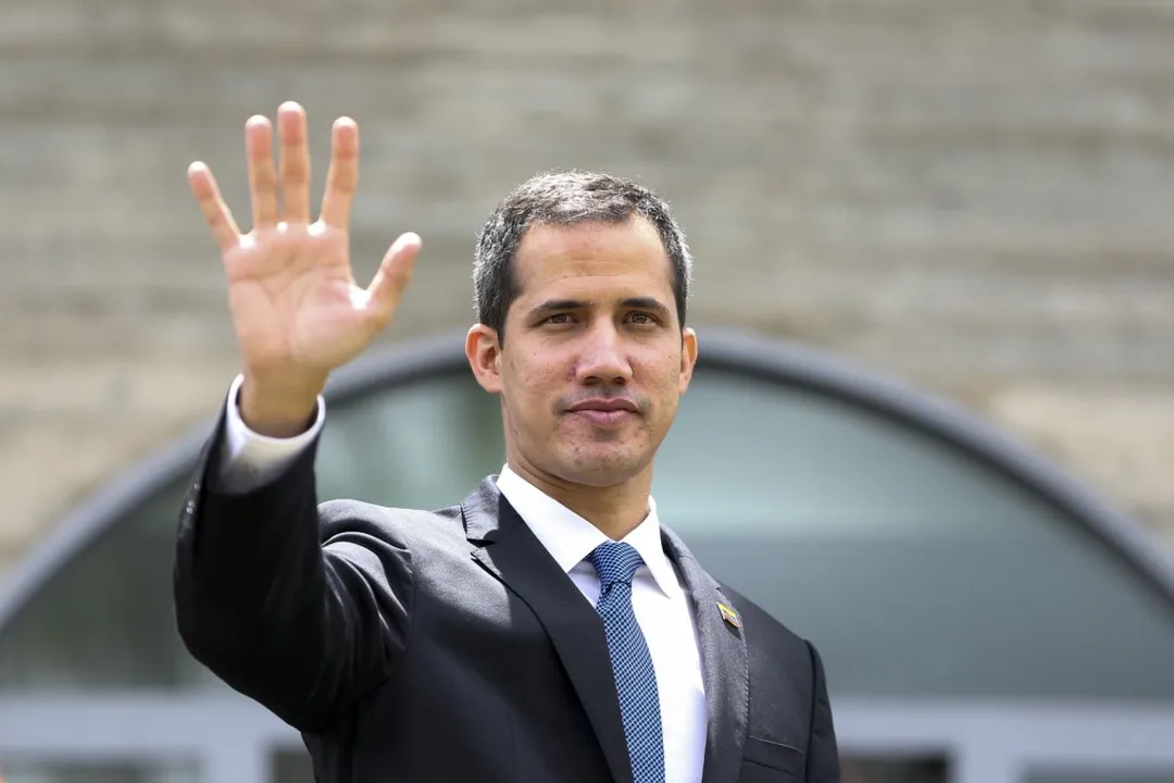 Imagem ilustrativa da imagem Juan Guaidó entra no Parlamento venezuelano e inicia sessão