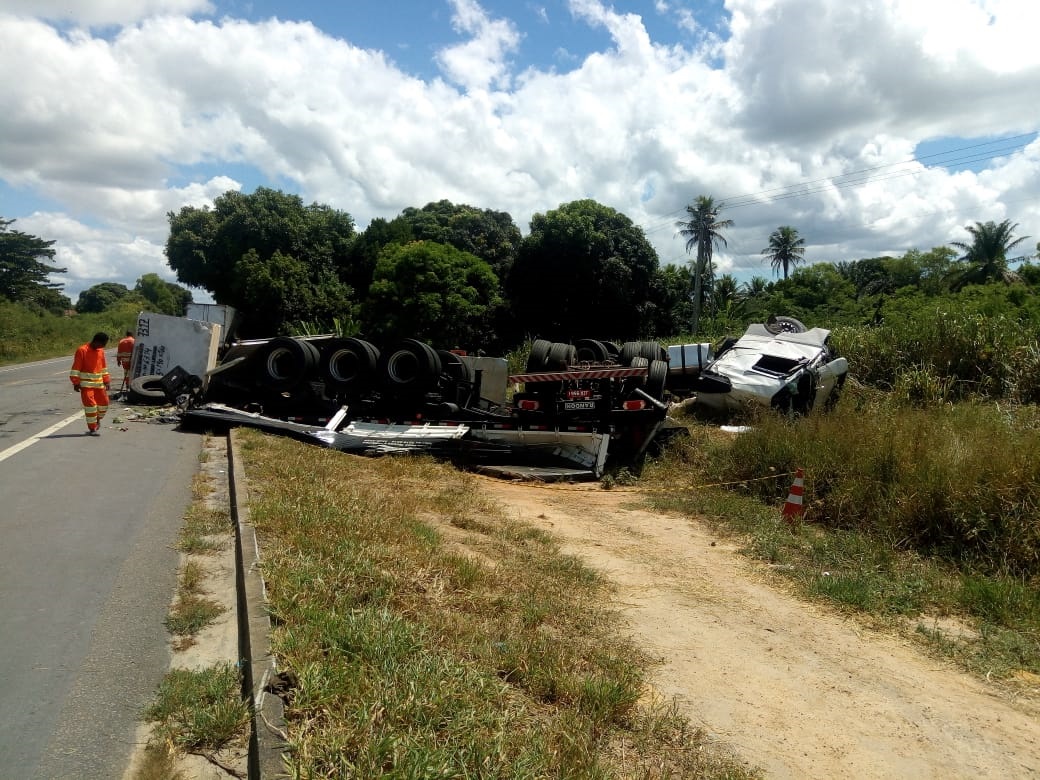 Acidente na BR-101 Norte com 4 veículos (Foto: Rodrigo Barbosa)