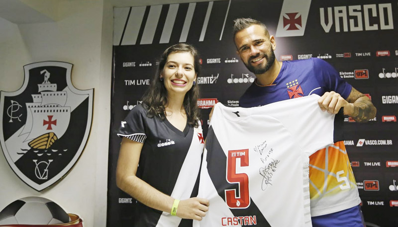 Amanda Entring encontrou o zagueiro Castán (Foto: Divulgação)