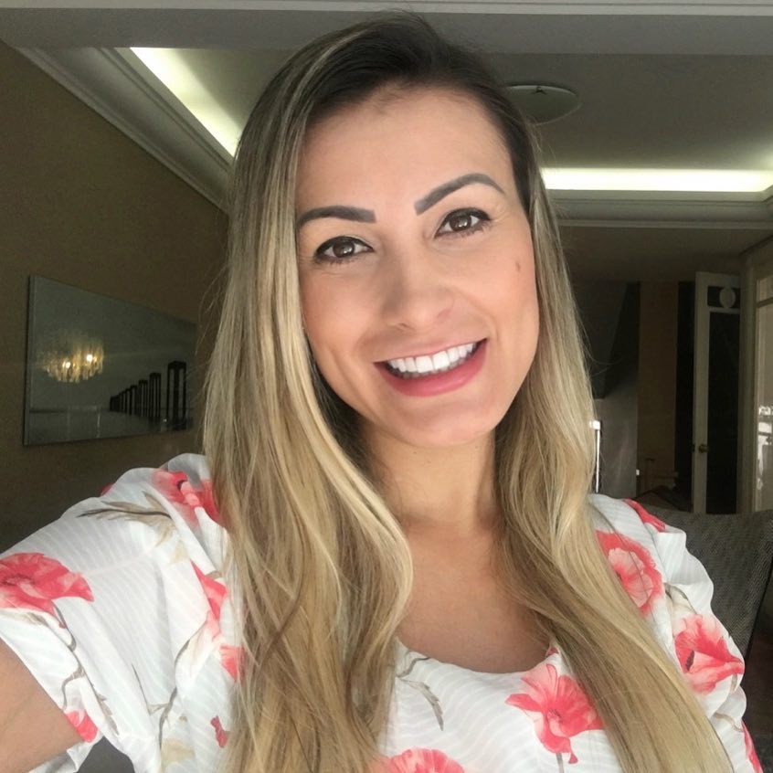 Andressa ficou famosa por ensaios nus e participações polêmicas em programas de TV (Foto: Reprodução/ Instagram @andressaurachoficial)