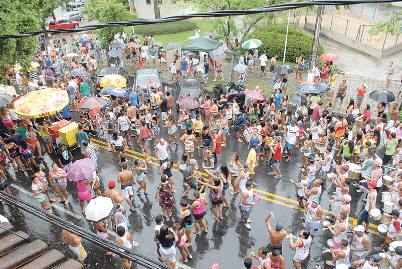 Blocos: hora para encerrar desfile (Foto: Arquivo/AT)