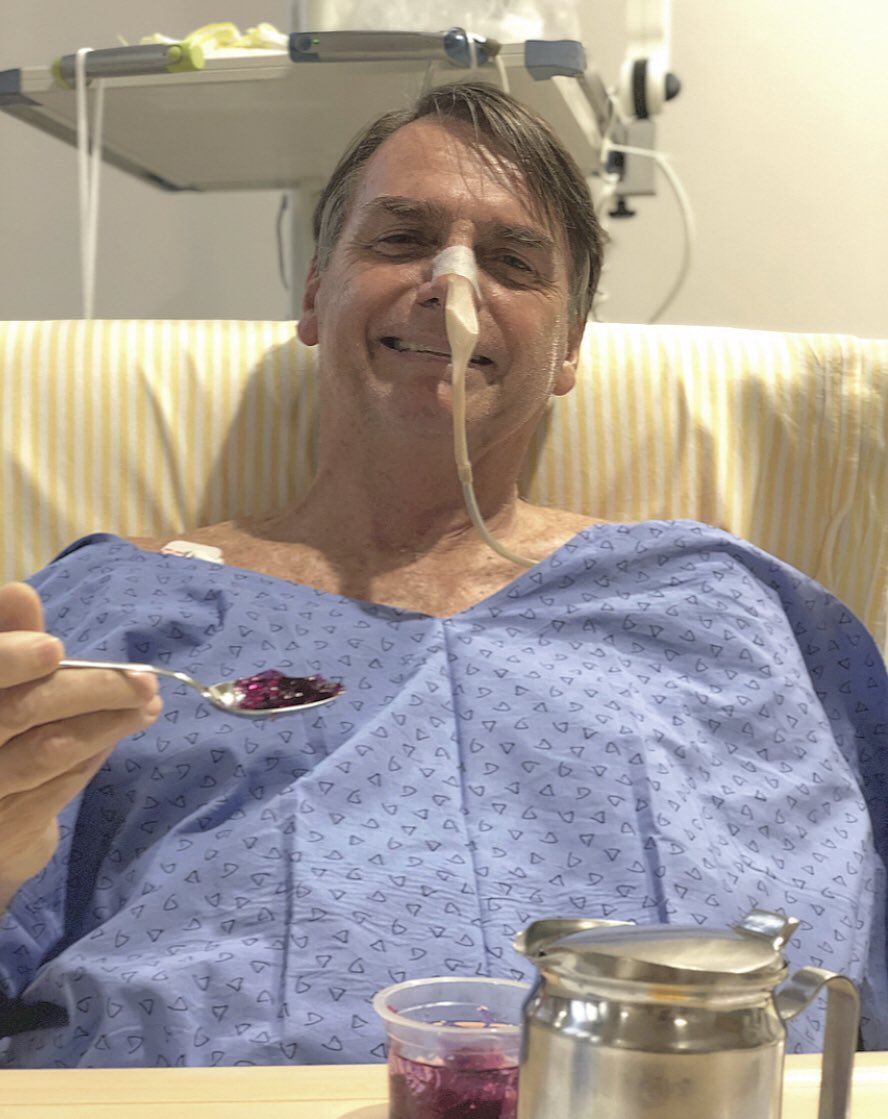 Presidente postou foto sorrindo nas redes sociais (Foto: Divulgação / Twitter @jairmbolsonaro)