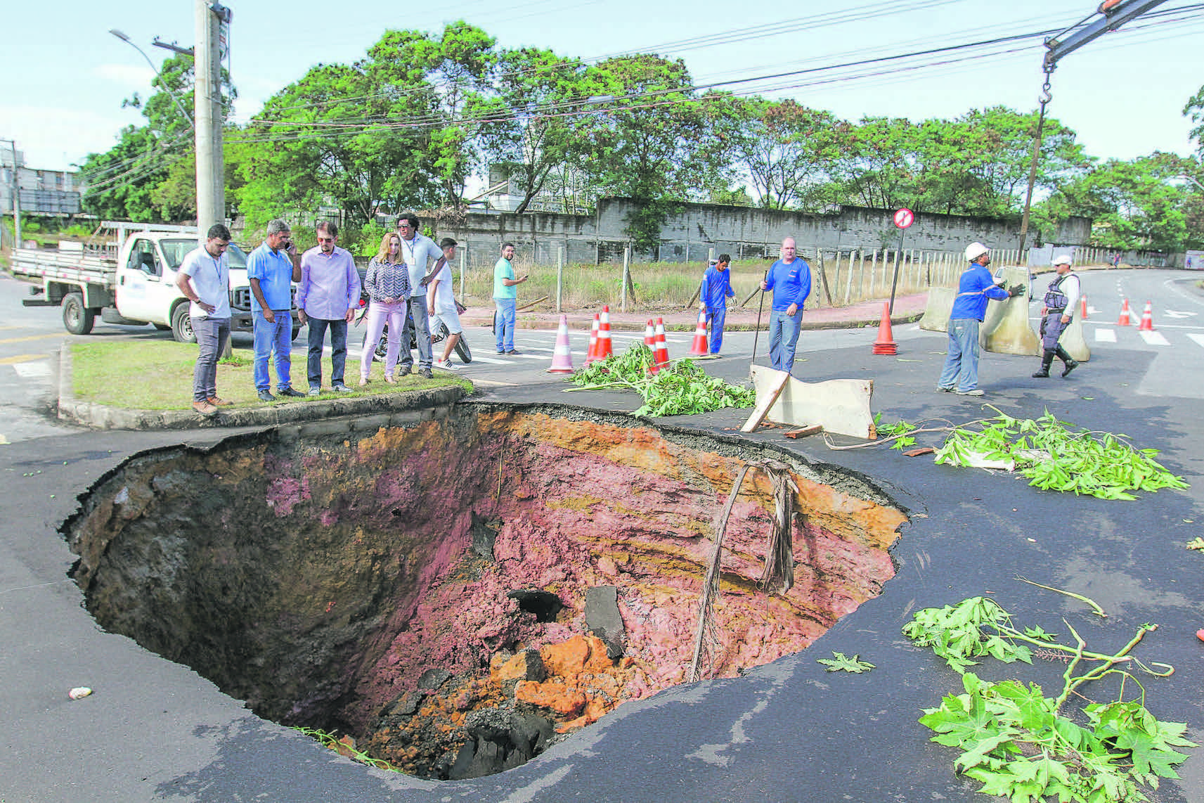 Buraco em Colina de Laranjeiras (Foto: Antonio Moreira)