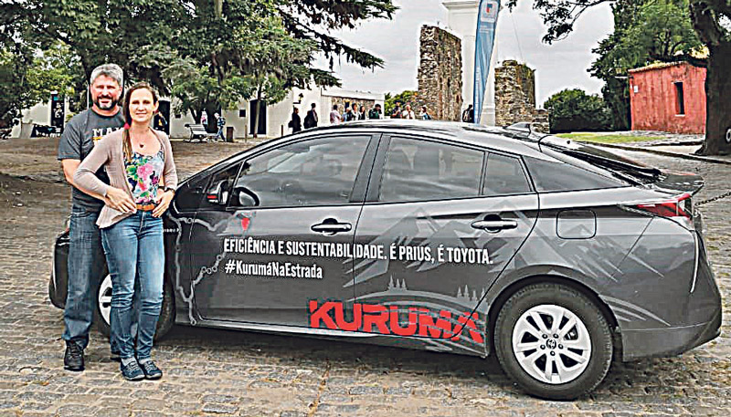 Fernando e Letícia vão percorrer 20 mil quilômetros com o veículo (Foto: Divulgação)
