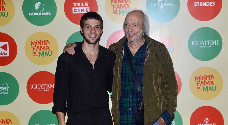 Chay Suede e Erasmo Carlos na pré-estreia do longa (Foto: Eduardo Martins/ AgNews)